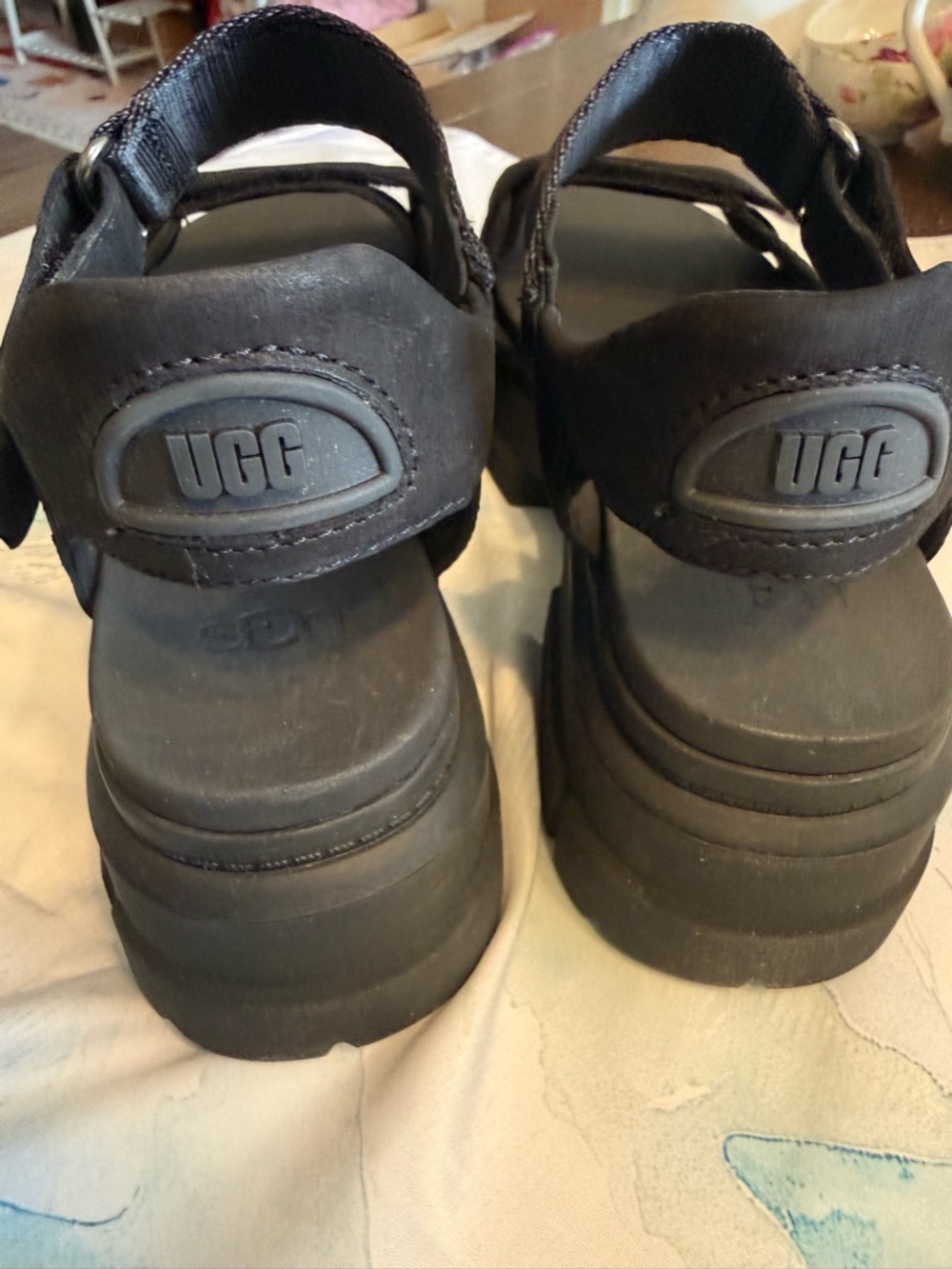 UGG Platform Leather Sandals Adjustable Hook & Loop Straps Black Women's 8.5 - Picture 5 of 7